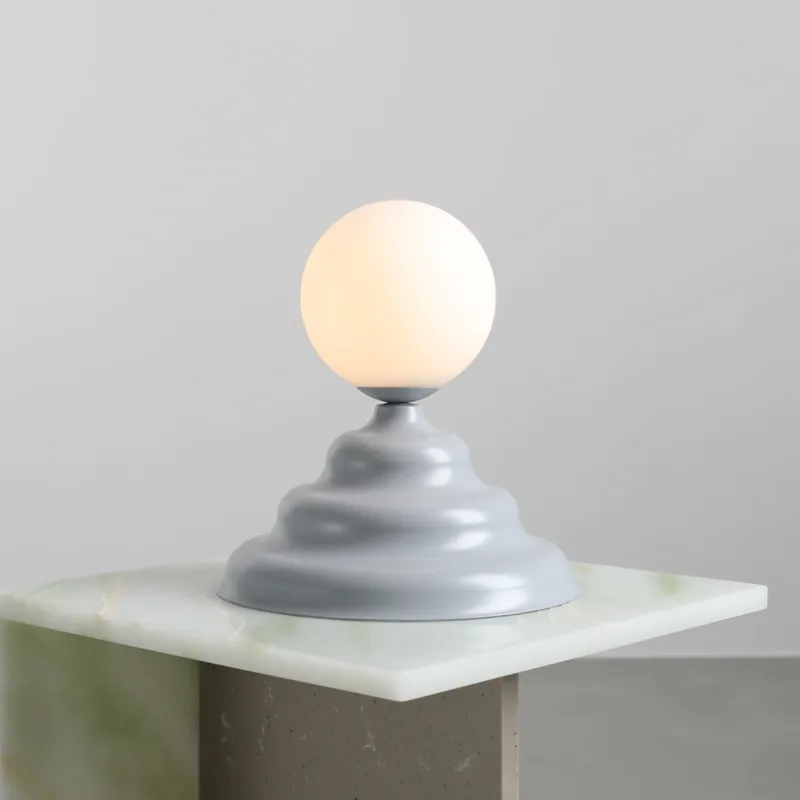 Szybka dostawa Artera Lampa stołowa Fala M wys. 25,5 cm szara
