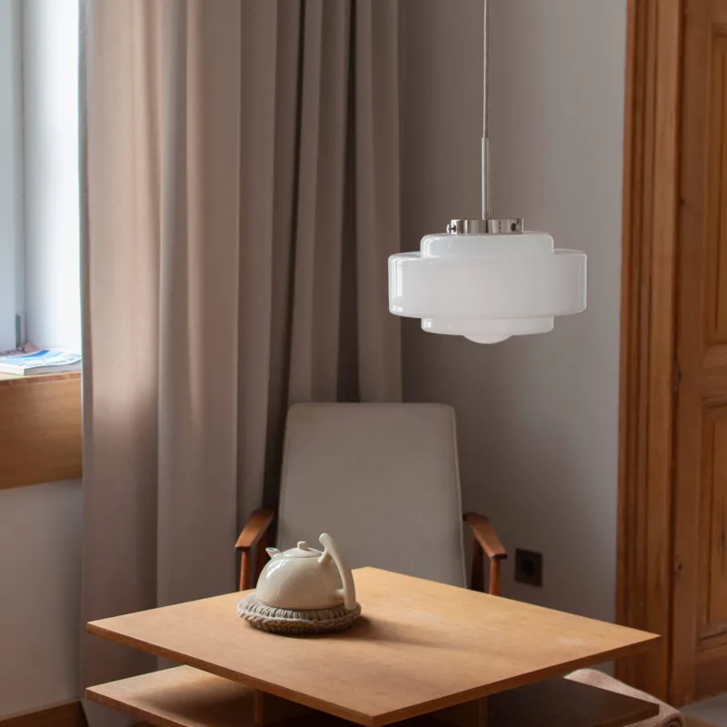 Tylko do końca tygodnia Embassy Interiors Szklana lampa wisząca Memoire biało-srebrna śr. 30 cm