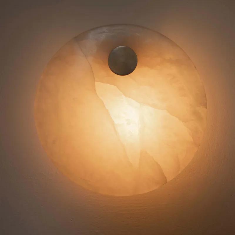 Wybór klientów Embassy Interiors Lampa ścienna / kinkiet Eos alabastrowy śr. 30 cm biały alabaster / mosiądz z patyną