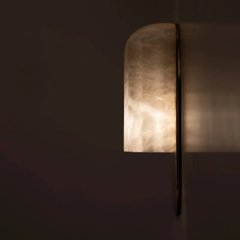 Nowość Embassy Interiors Lampa ścienna / kinkiet Urania alabastrowy mosiężny wys. 23 cm