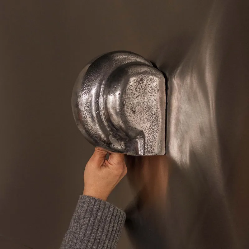 Embassy Interiors Lampa ścienna / kinkiet Tryton wys. 16 cm aluminium Niska cena