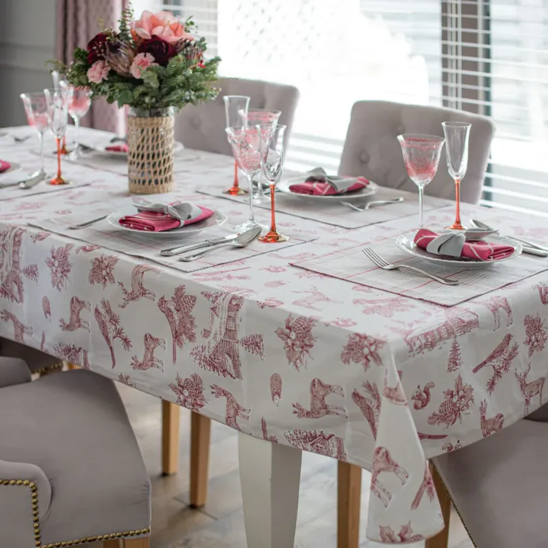 Obrus w stylu francuskim Toile de Jouy Red Forest – 140 × 200 cm - 140x200 cm Bezpieczne zakupy