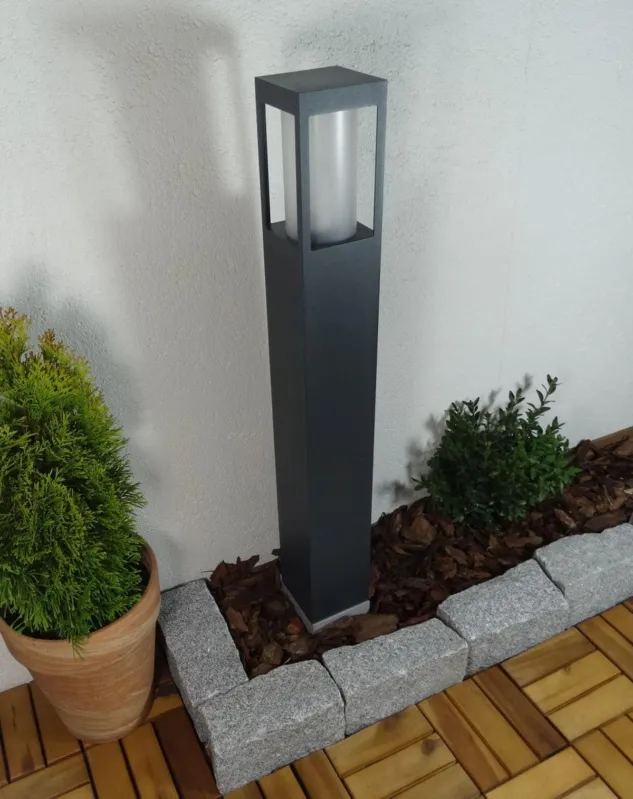 Lampa zewnętrzna słupek ogrodowy SQUER 55 / DG Radex IP 44 1x18W E27 Aluminium/Poliwęglan Srebrnoszary Nowość