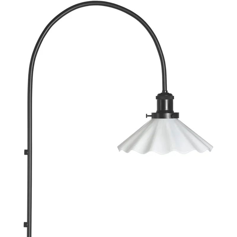 Delikatny kinkiet ścienny August z białym kloszem Wysoka jakość