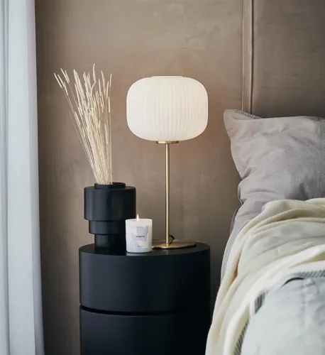 Lampa nocna stołowa złota z białym kloszem styl skandynawski szkło o zdobionej strukturze MarkSlojd 107819 Sober 50cm Najlepsza cena