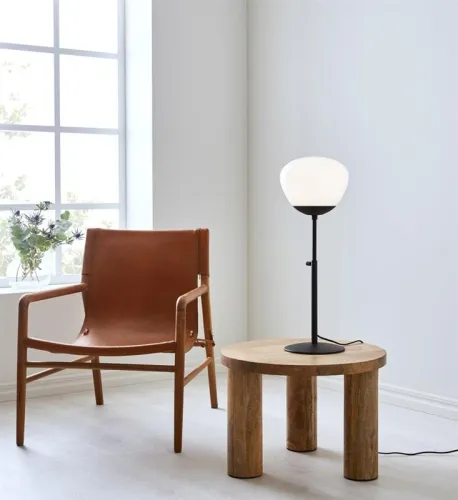 Hit sprzedaży Lampa nocna z regulacją wysokości styl skandynawski mleczny szklany klosz z kontrastową czarną podstawą MarkSlojd 108276 Rise 75cm