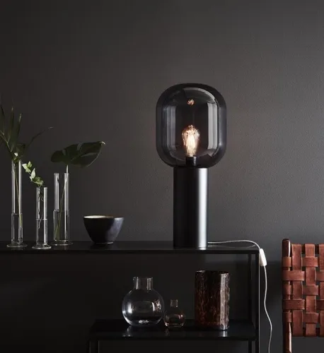Lampka nocna stołowa minimalistyczna ze szklanym dymionym kloszem i czarną prostą podstawą MarkSlojd 107479 Brooklyn 56cm Bestseller
